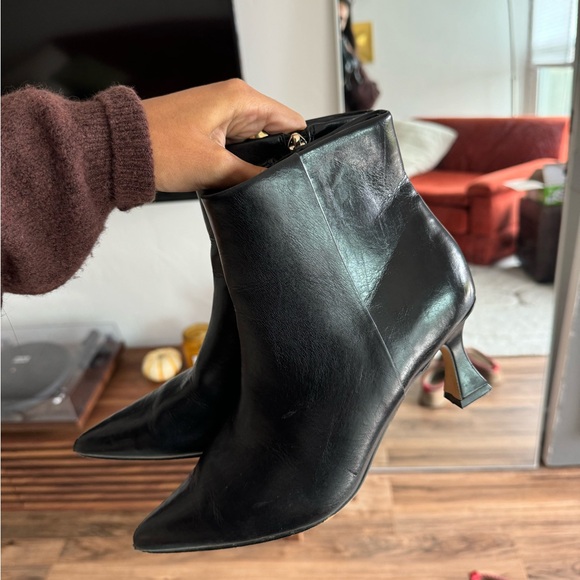 Black pointed toe bootie - Picture 3 of 4